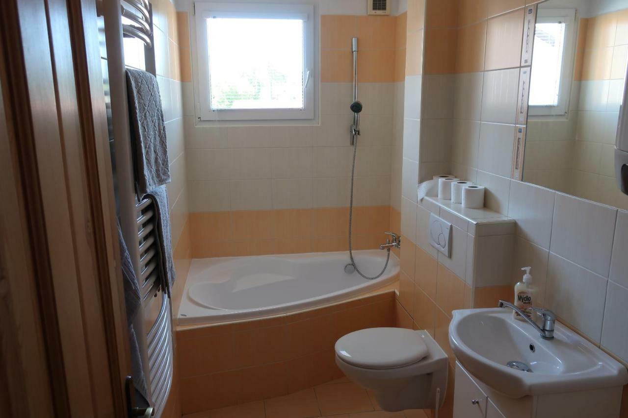 Apartman 819 Lägenhet Třeboň Exteriör bild